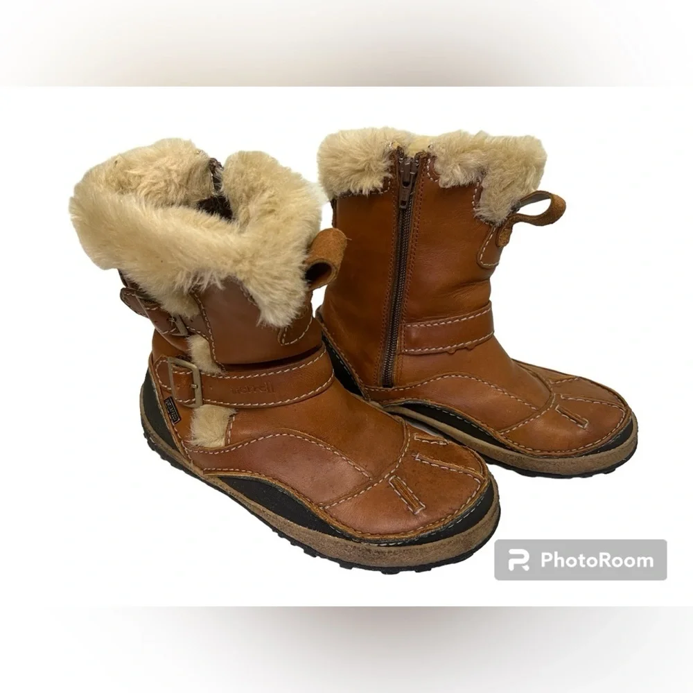Merrel Women's Camel Leather Waterproof Winter Snow Boots, size 5.5.